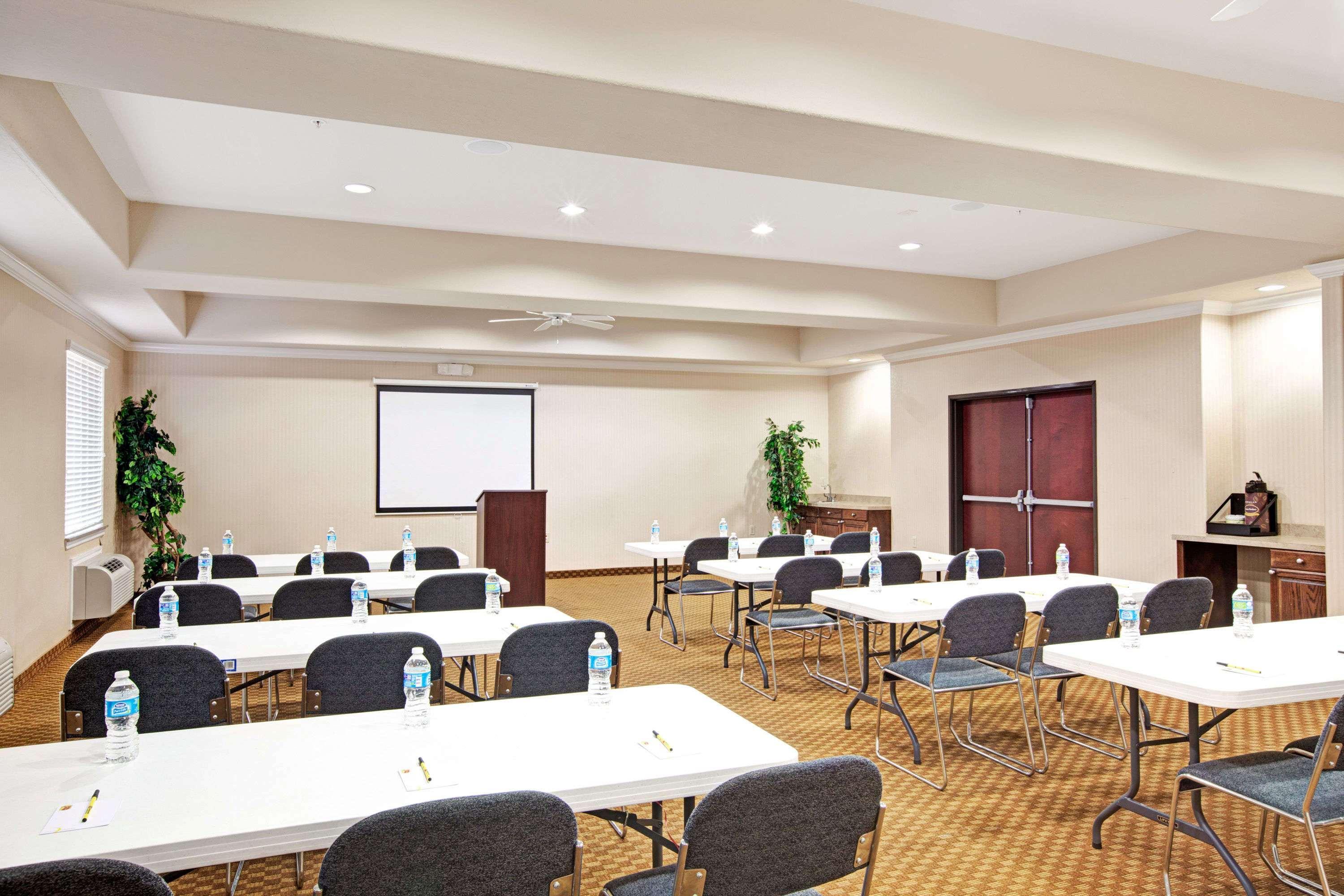 Super 8 By Wyndham Iah West/Greenspoint Aldine Exterior photo