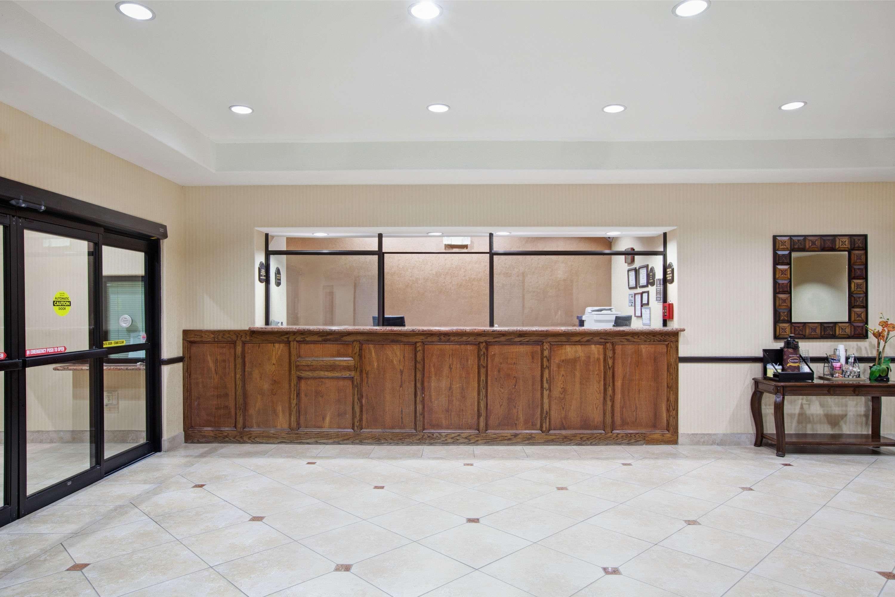 Super 8 By Wyndham Iah West/Greenspoint Aldine Exterior photo