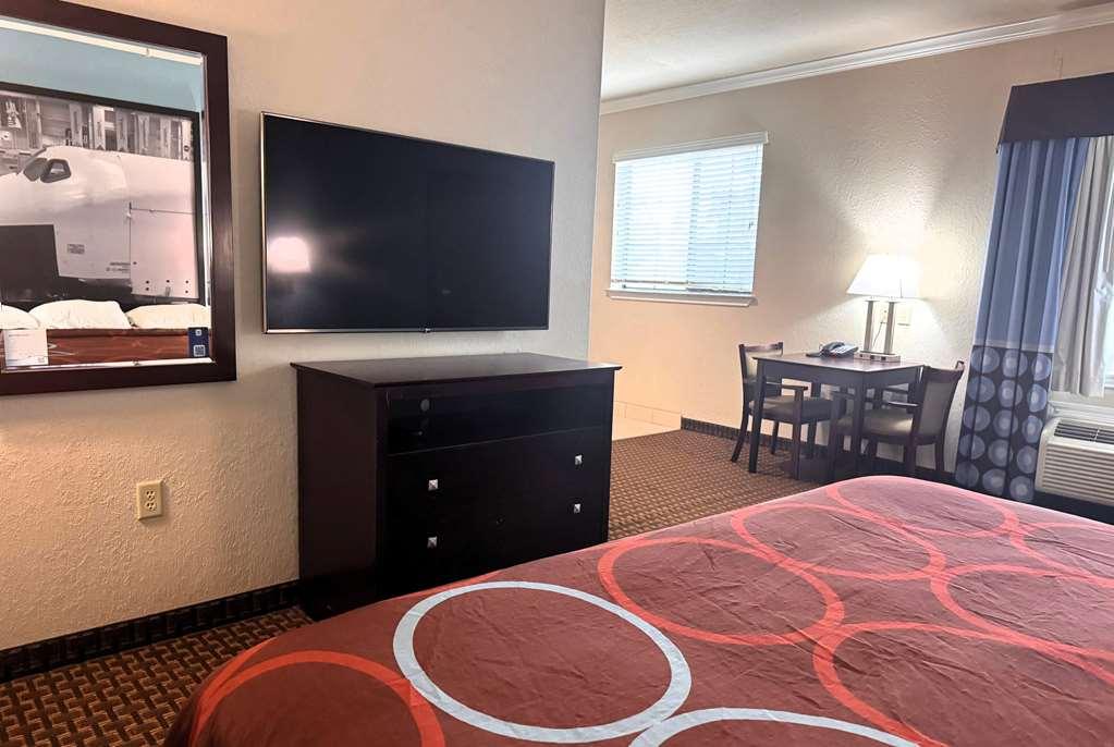 Super 8 By Wyndham Iah West/Greenspoint Aldine Room photo