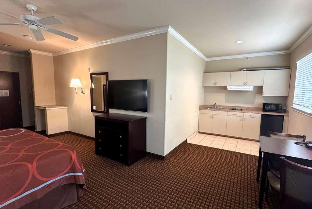 Super 8 By Wyndham Iah West/Greenspoint Aldine Room photo