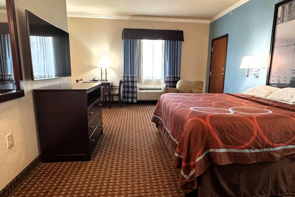 Super 8 By Wyndham Iah West/Greenspoint Aldine Room photo
