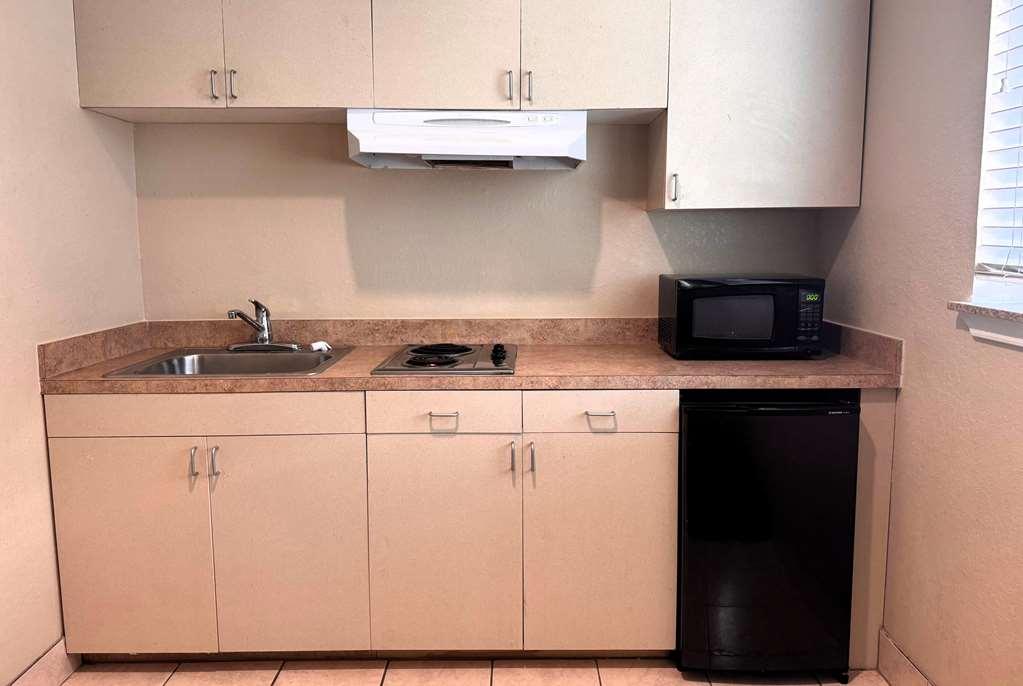 Super 8 By Wyndham Iah West/Greenspoint Aldine Room photo