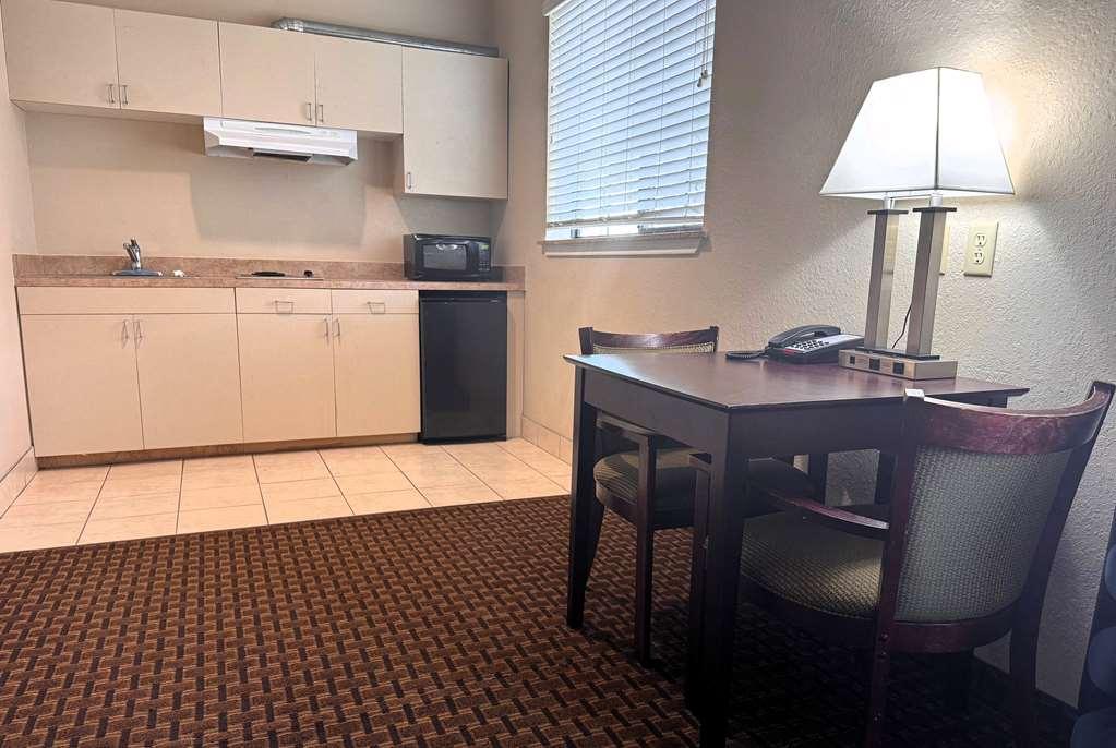 Super 8 By Wyndham Iah West/Greenspoint Aldine Room photo